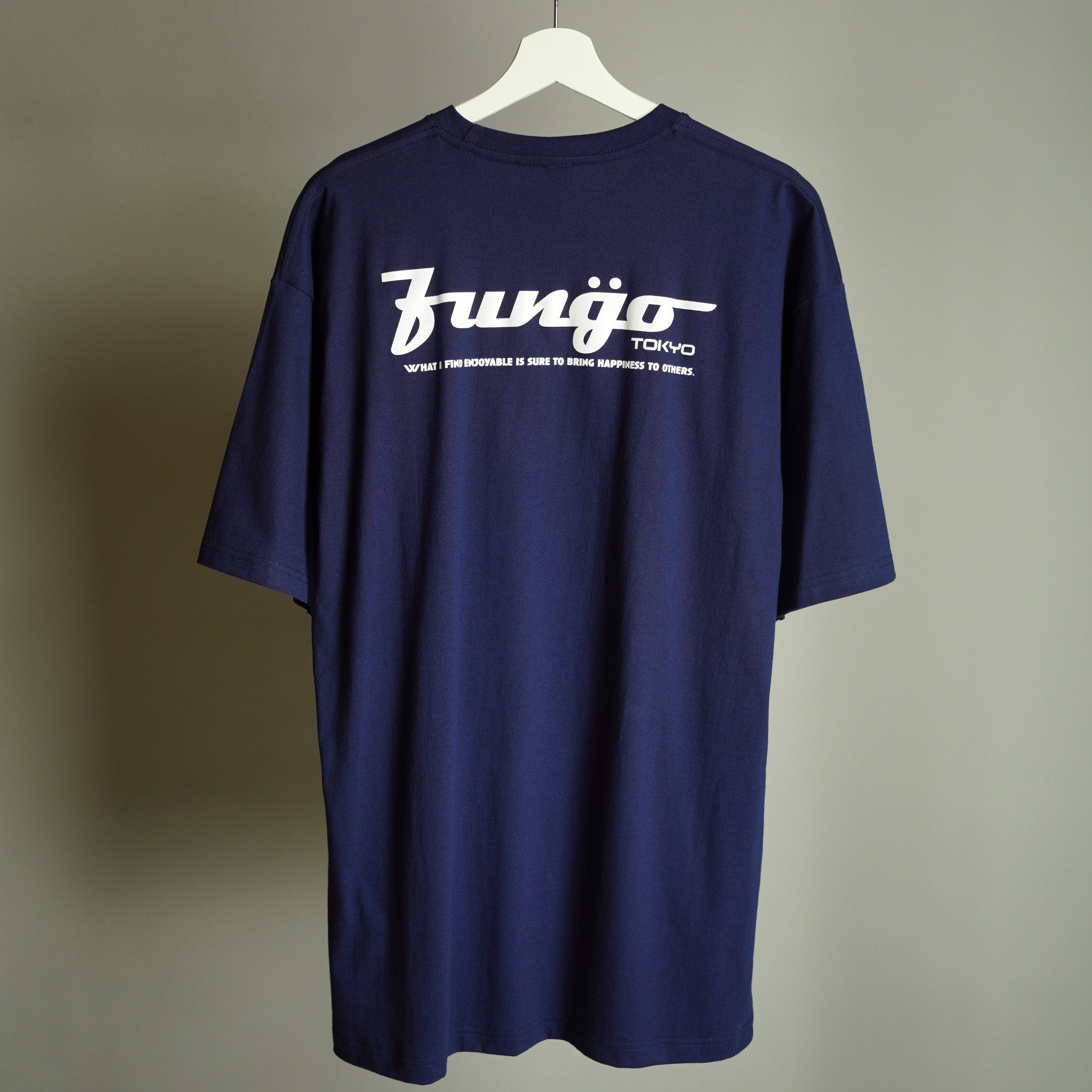 UPPER LOGO バックプリント半袖Tシャツ