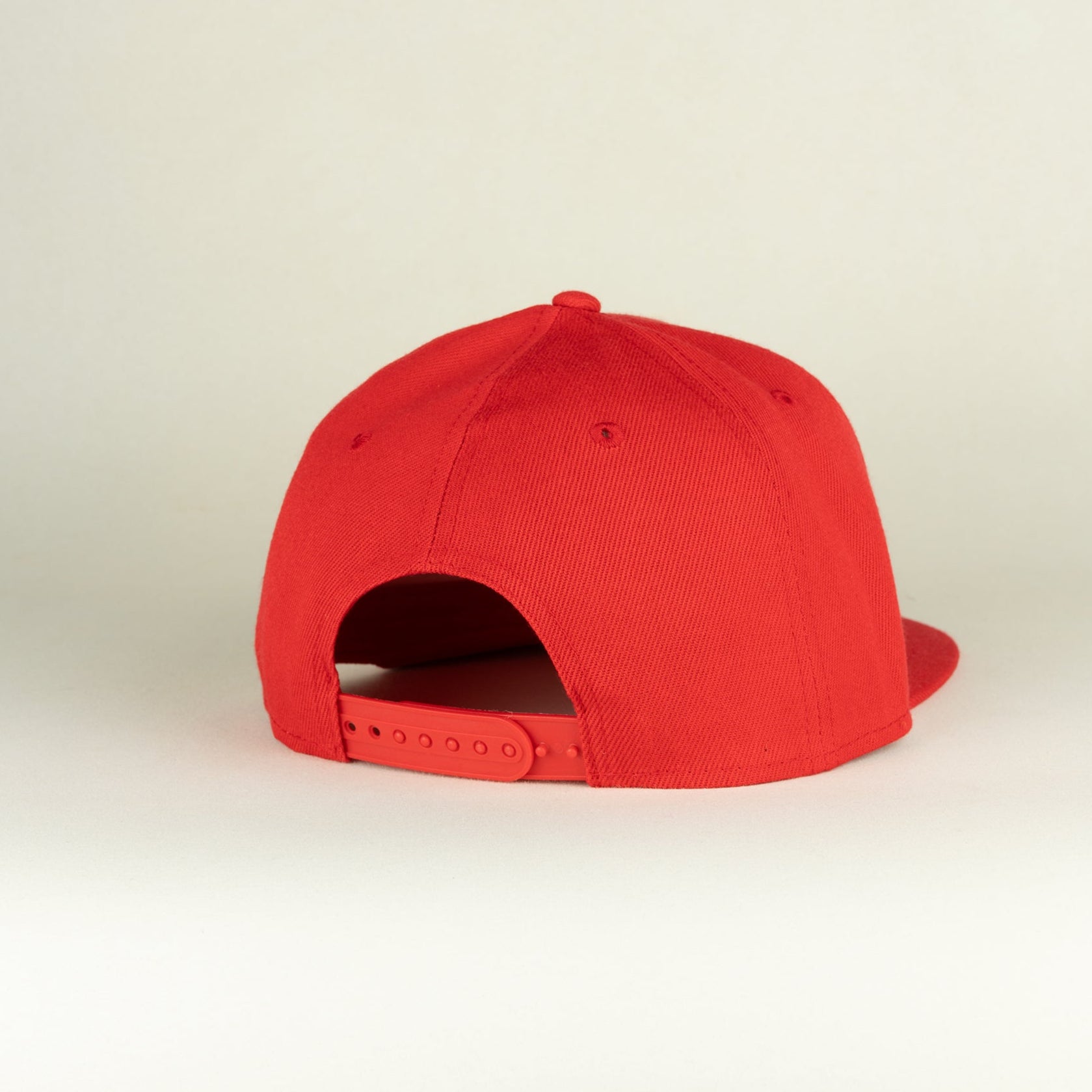 平ツバ ロゴ刺繍CAP