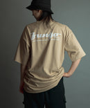 UPPER LOGO バックプリント半袖Tシャツ