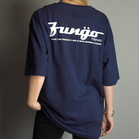 UPPER LOGO バックプリント半袖Tシャツ