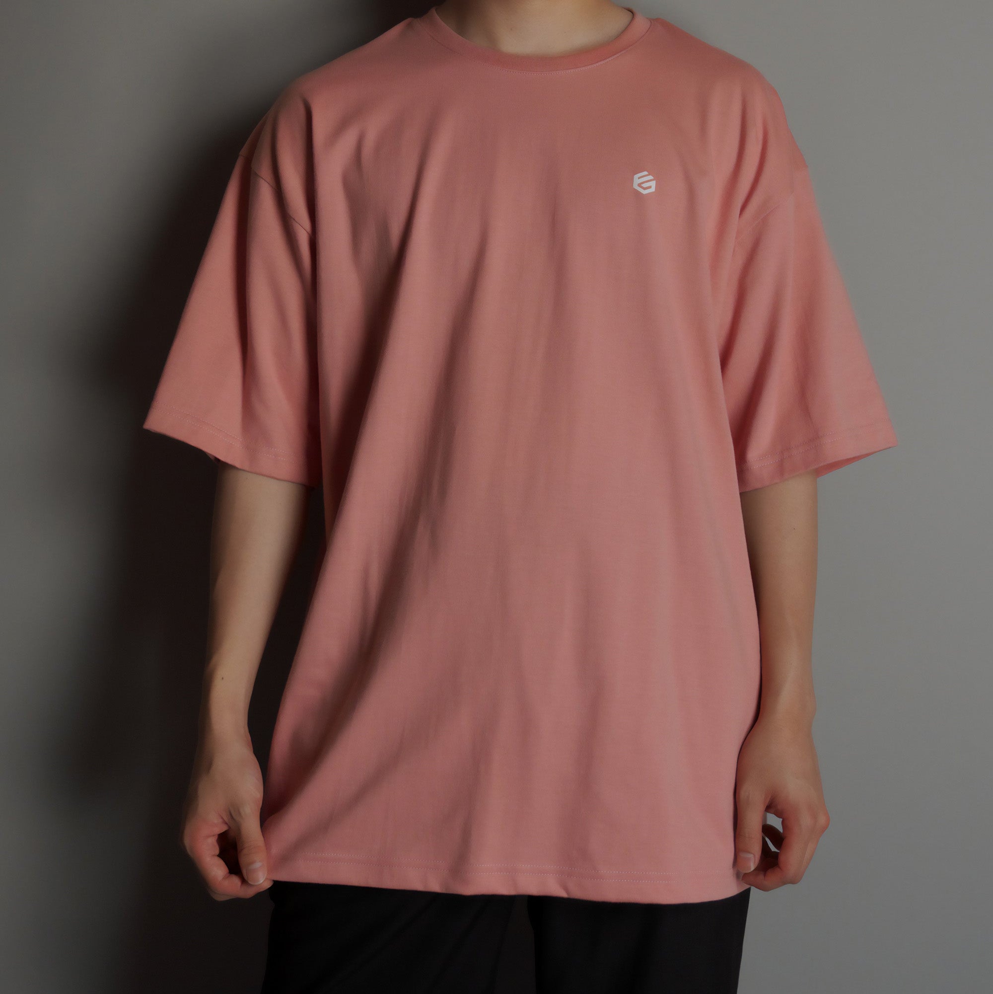 UPPER LOGO バックプリント半袖Tシャツ