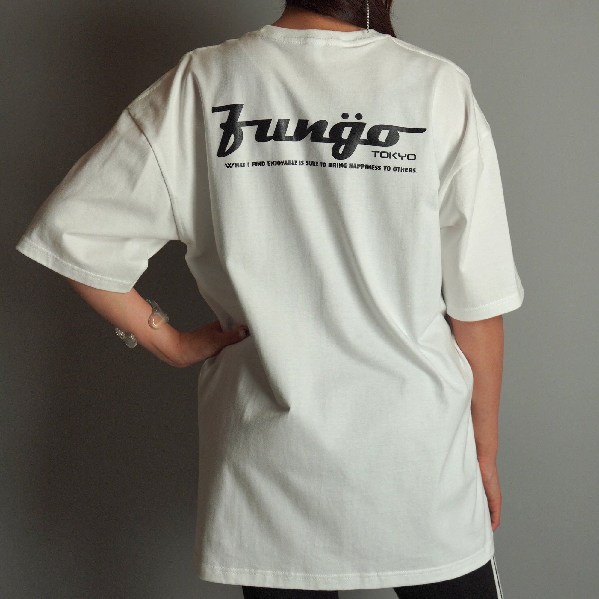 UPPER LOGO バックプリント半袖Tシャツ